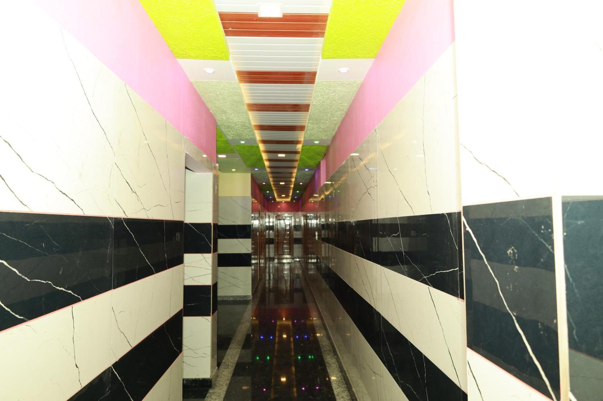 Hotel Rv Residency Wodapatti Esterno foto