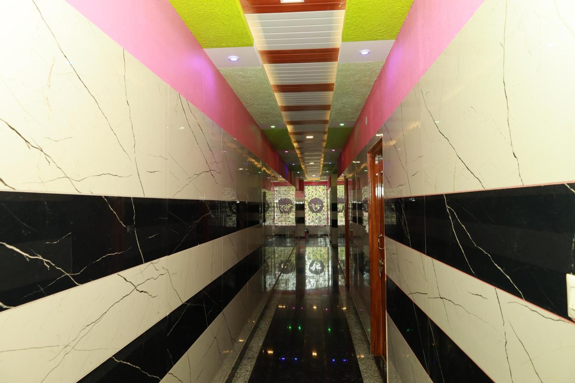 Hotel Rv Residency Wodapatti Esterno foto