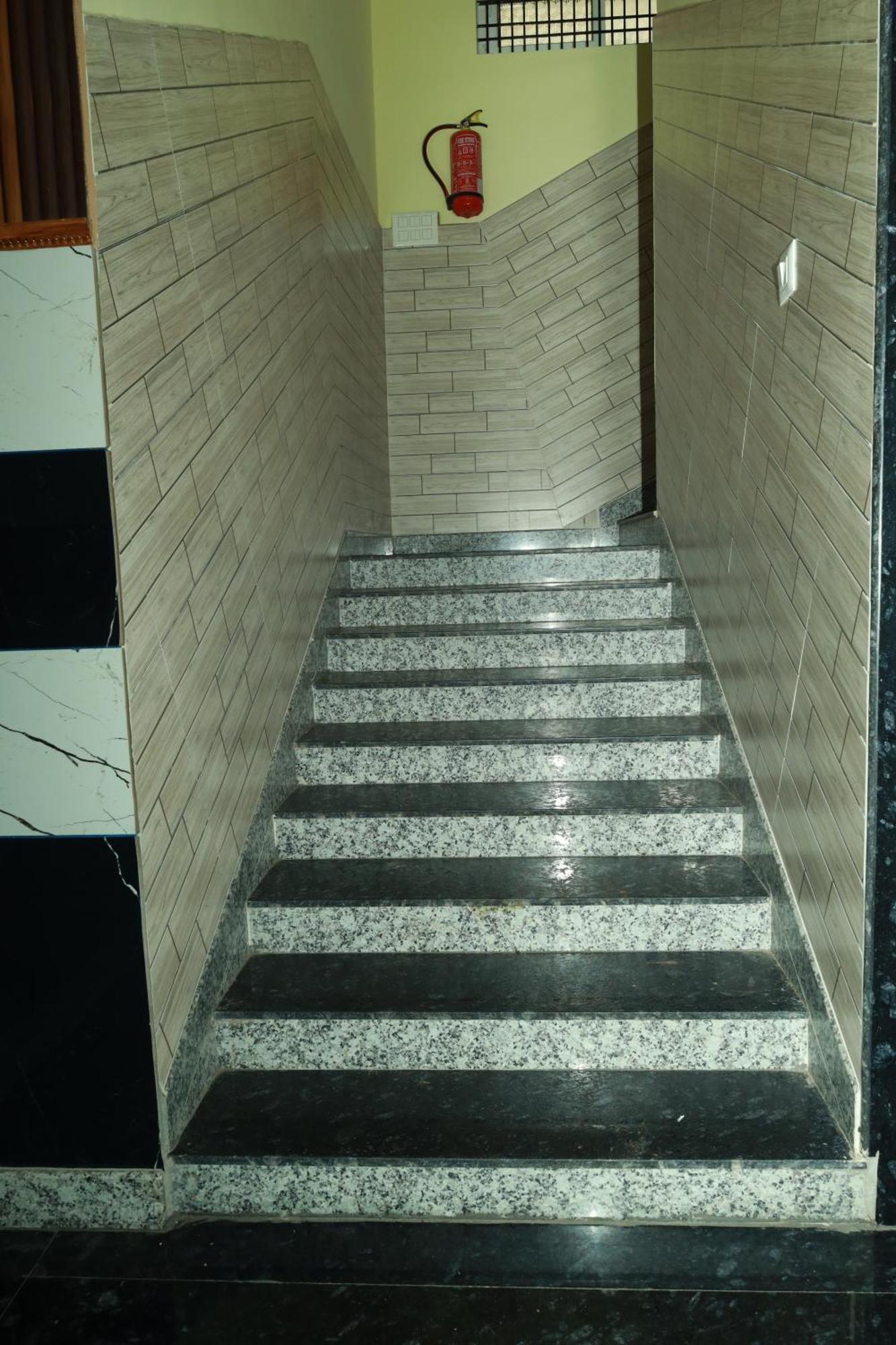 Hotel Rv Residency Wodapatti Esterno foto