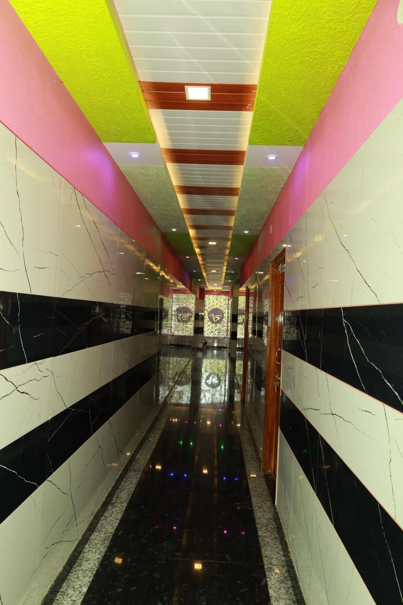 Hotel Rv Residency Wodapatti Esterno foto